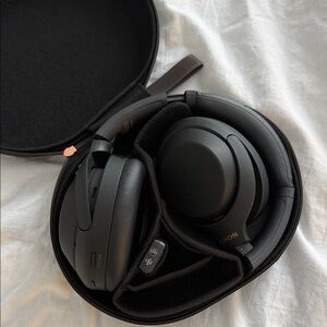 Sony Over-Ear Black Headphones with Case WH-1000XM4